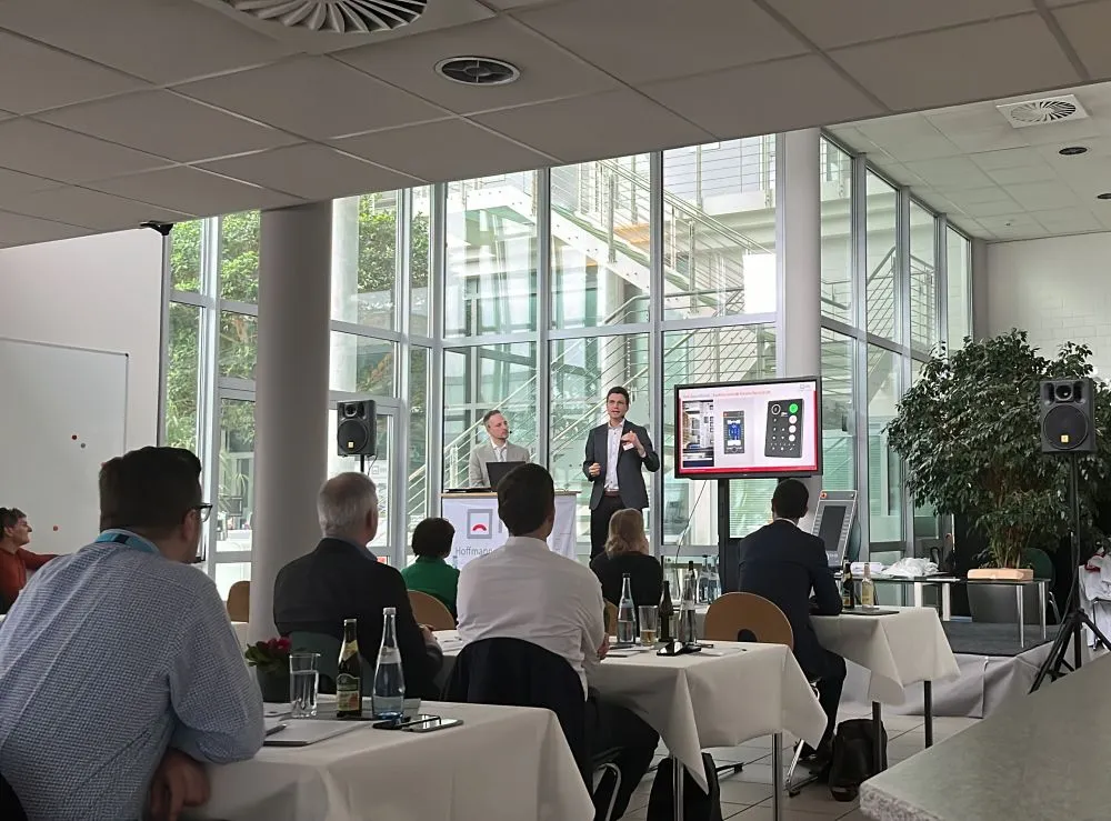 Vortrag von Hoffmann + Krippner Mitarbeitern beim H+K Zukunftstalk