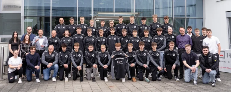 FC Hettingen football team group photo with H+K employees